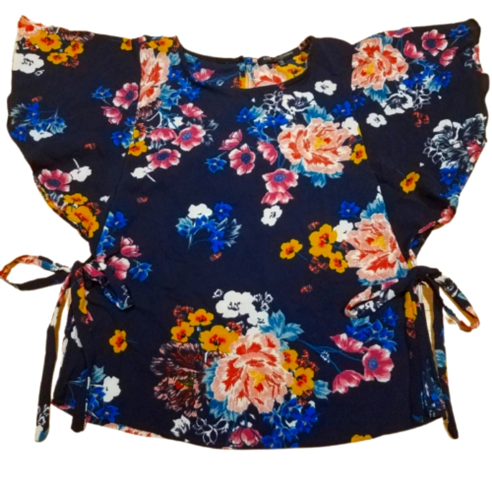 Flowy Bohemian Style Crop Top with Floral Design